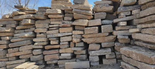 老石板、舊石材與仿古石材加工廠家價格與工藝解析